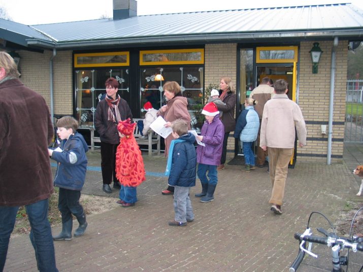 Kerstwandeling 2003: bijna record aantal deelnemers