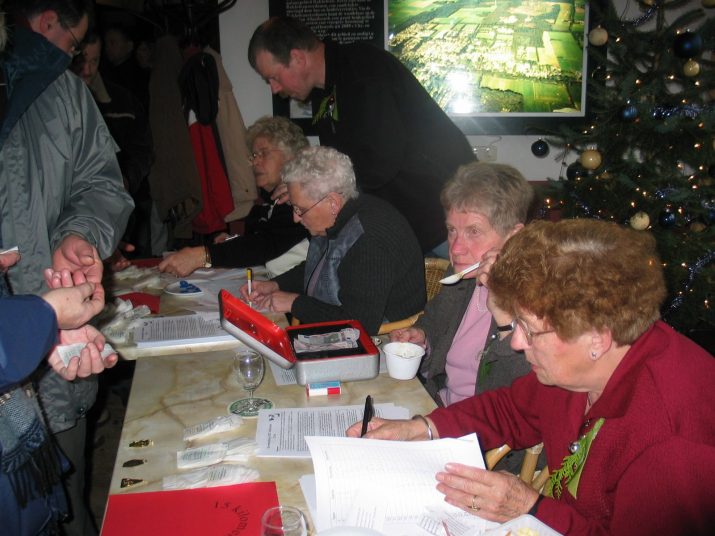 Kerstwandeling 2003: bijna record aantal deelnemers