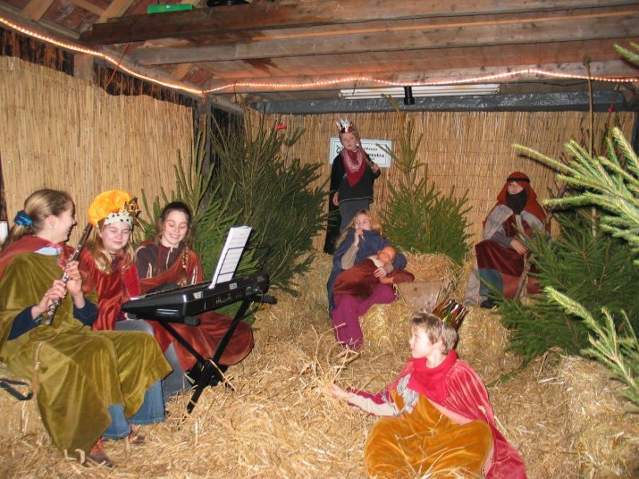 Kerstwandeling 2003: bijna record aantal deelnemers