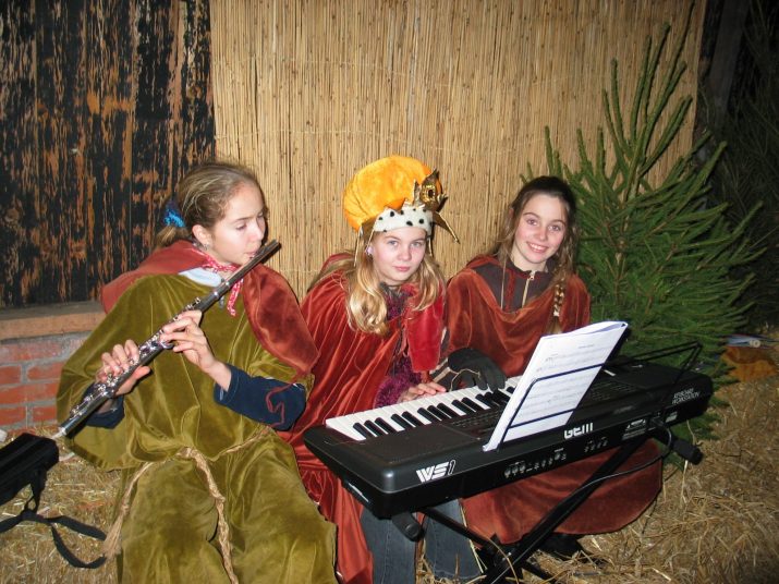 Kerstwandeling 2003: bijna record aantal deelnemers