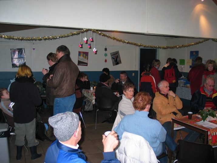 Kerstwandeling 2003: bijna record aantal deelnemers