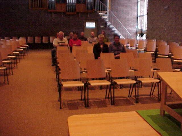 Fraaie kerkzaal door nieuwe vloer en stoelen