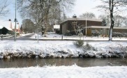 Geref. Kerk de Mande in wintertooi (Wd048)