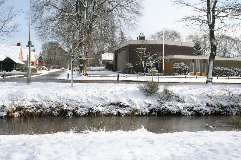 Geref. Kerk de Mande in wintertooi (Wd048)