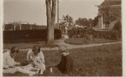 in de tuin van hotel vd meer
