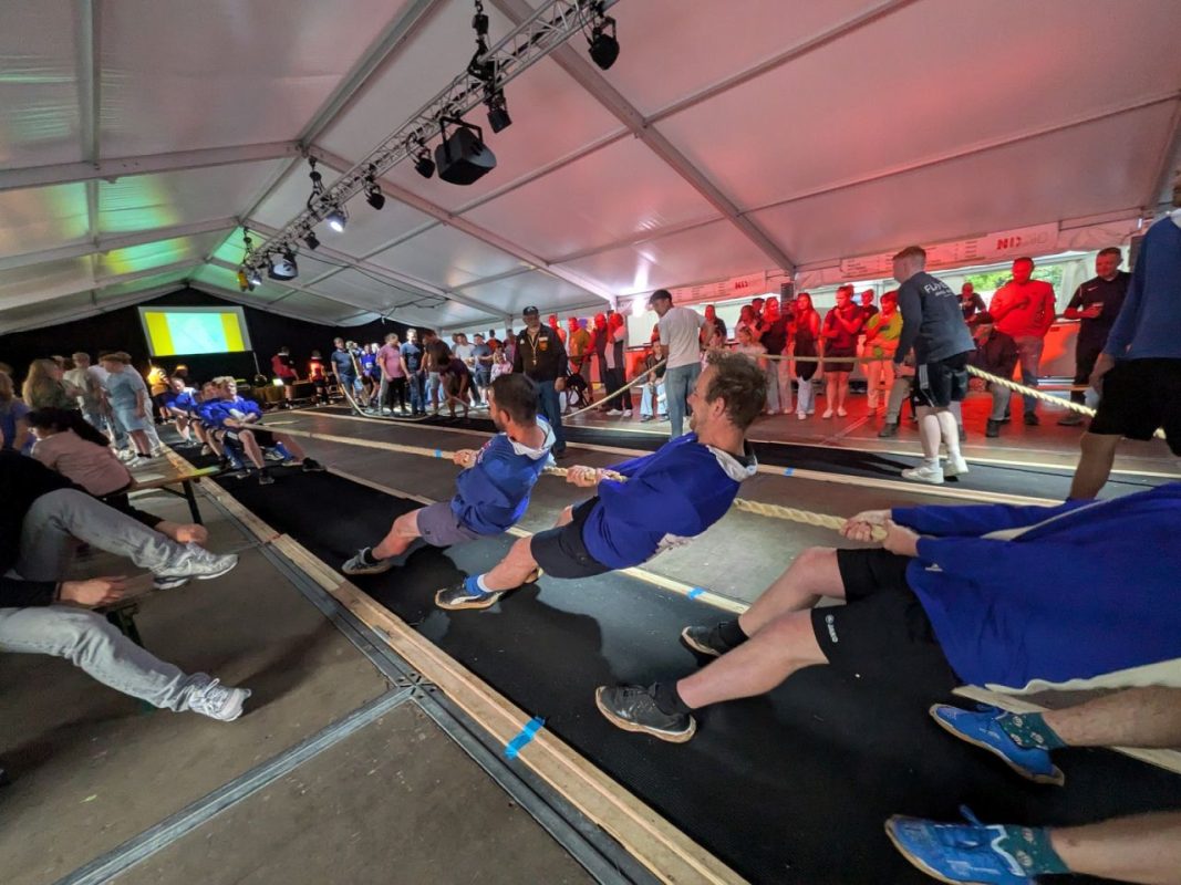 Touwtrekken tijdens het Dorpsfeest 2026
