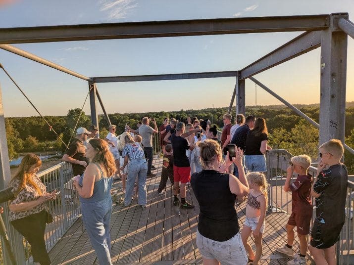 Zonsverduistering vanaf uitkijktoren