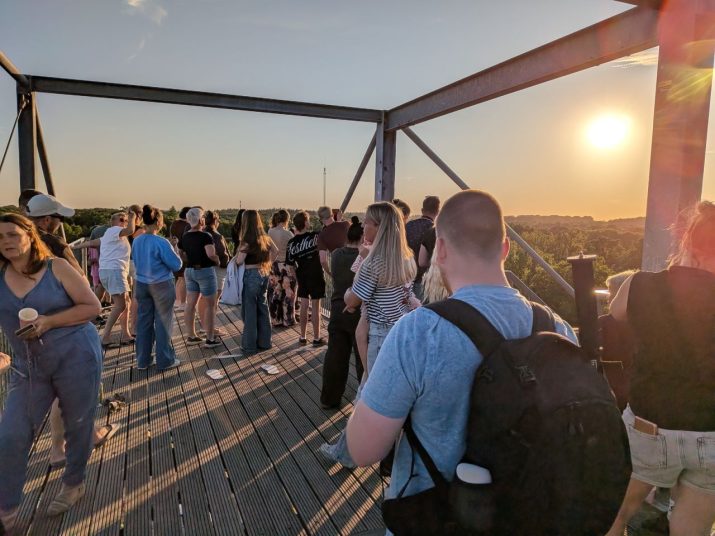 Zonsverduistering vanaf uitkijktoren
