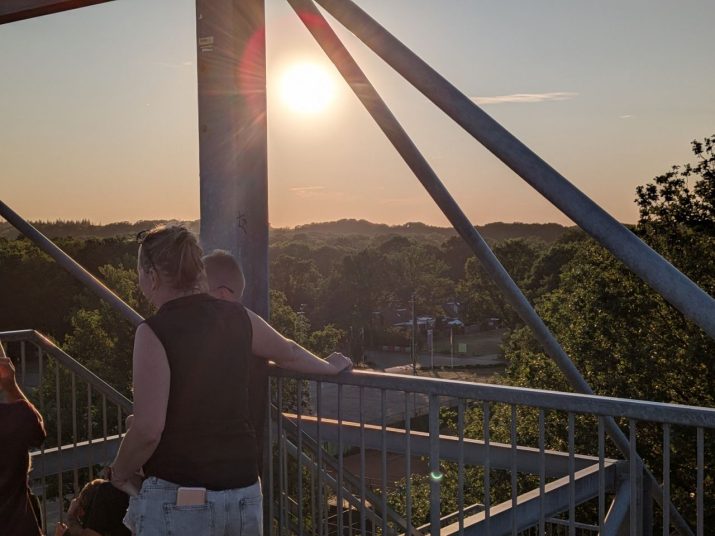 Zonsverduistering vanaf uitkijktoren
