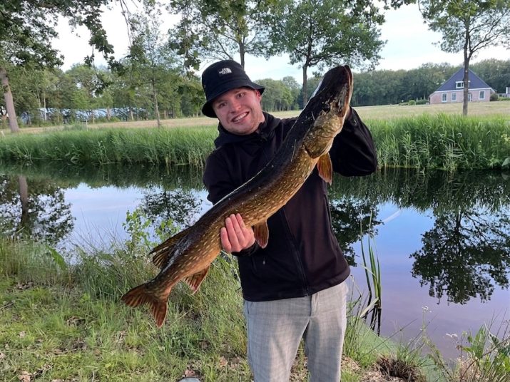 Grote snoek gevangen